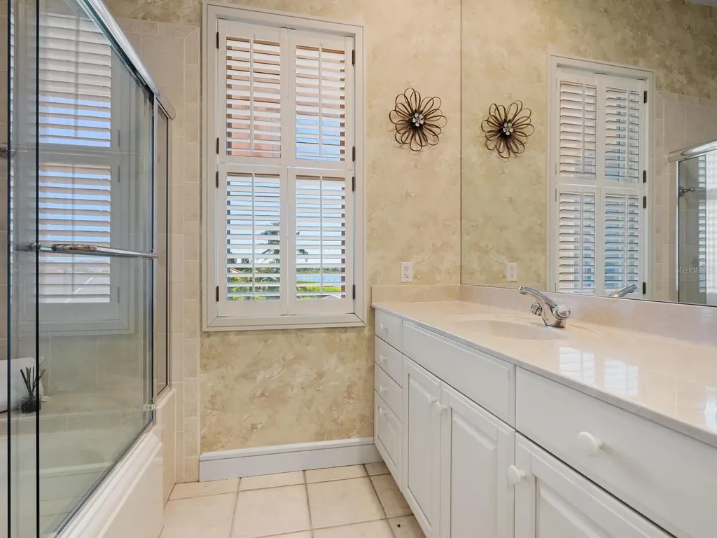 5800 Tidewood Avenue Sarasota FL 34231