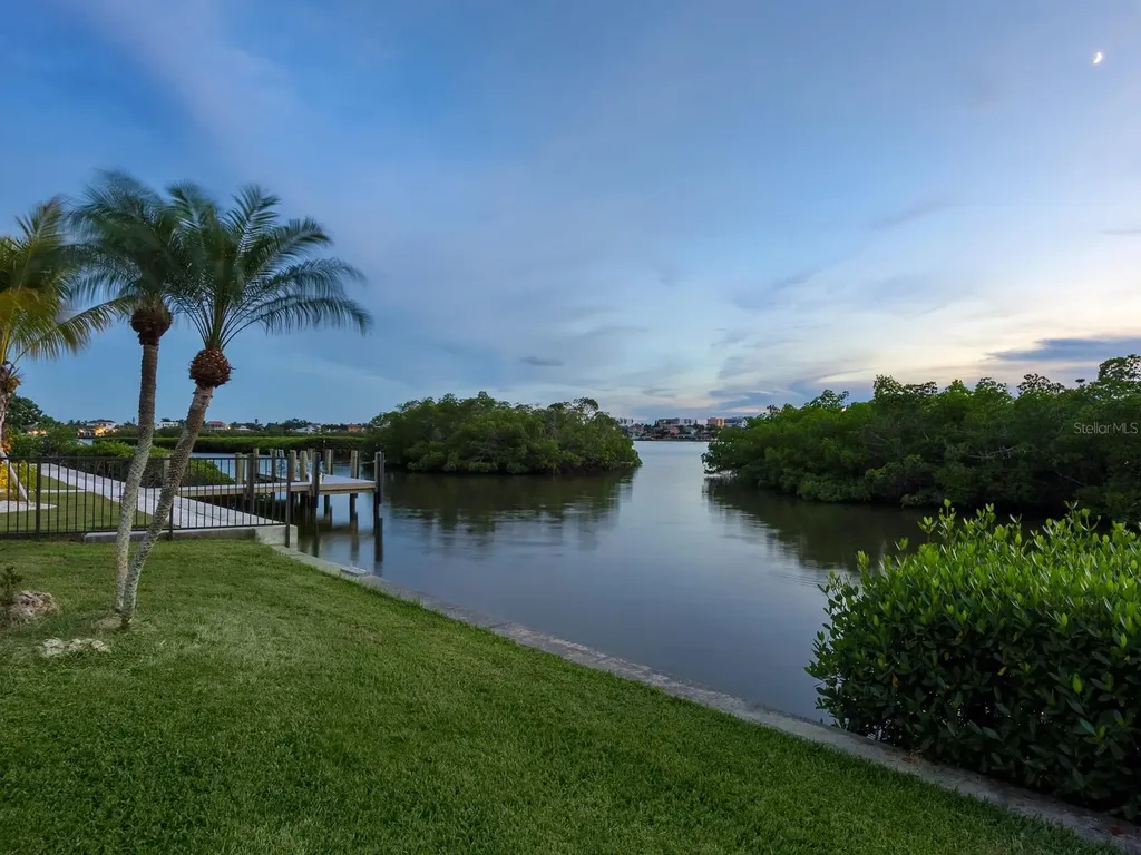 5800 Tidewood Avenue Sarasota FL 34231