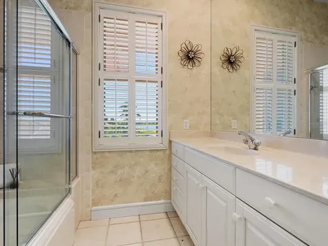 5800 Tidewood Avenue Sarasota FL 34231