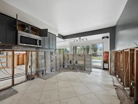 153 N Adams Drive Sarasota FL 34236