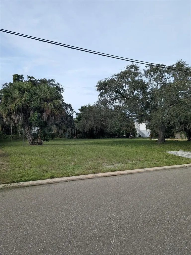 731 36th Avenue S St Petersburg FL 33705