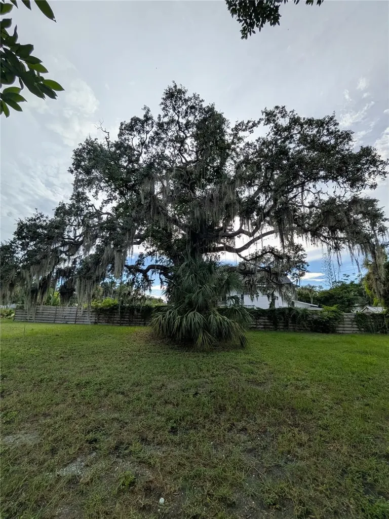 731 36th Avenue S St Petersburg FL 33705