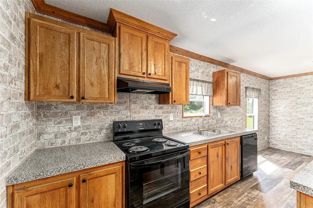 770 S County Road 21 Hawthorne FL 32640