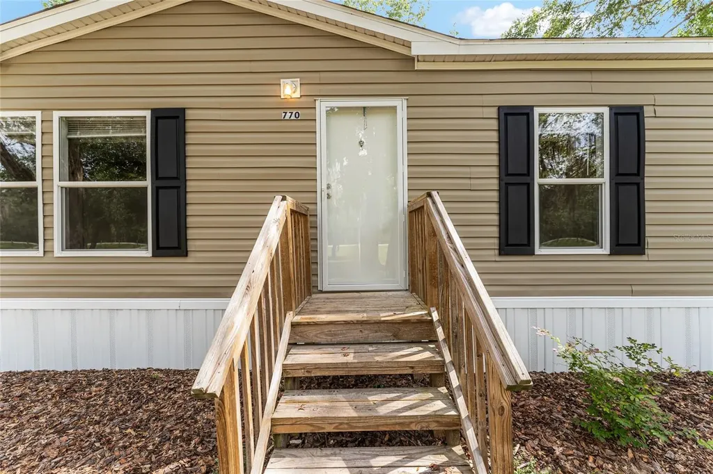 770 S County Road 21 Hawthorne FL 32640