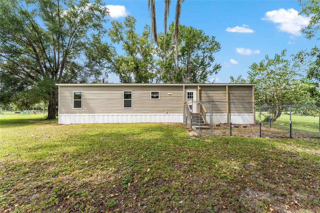 770 S County Road 21 Hawthorne FL 32640