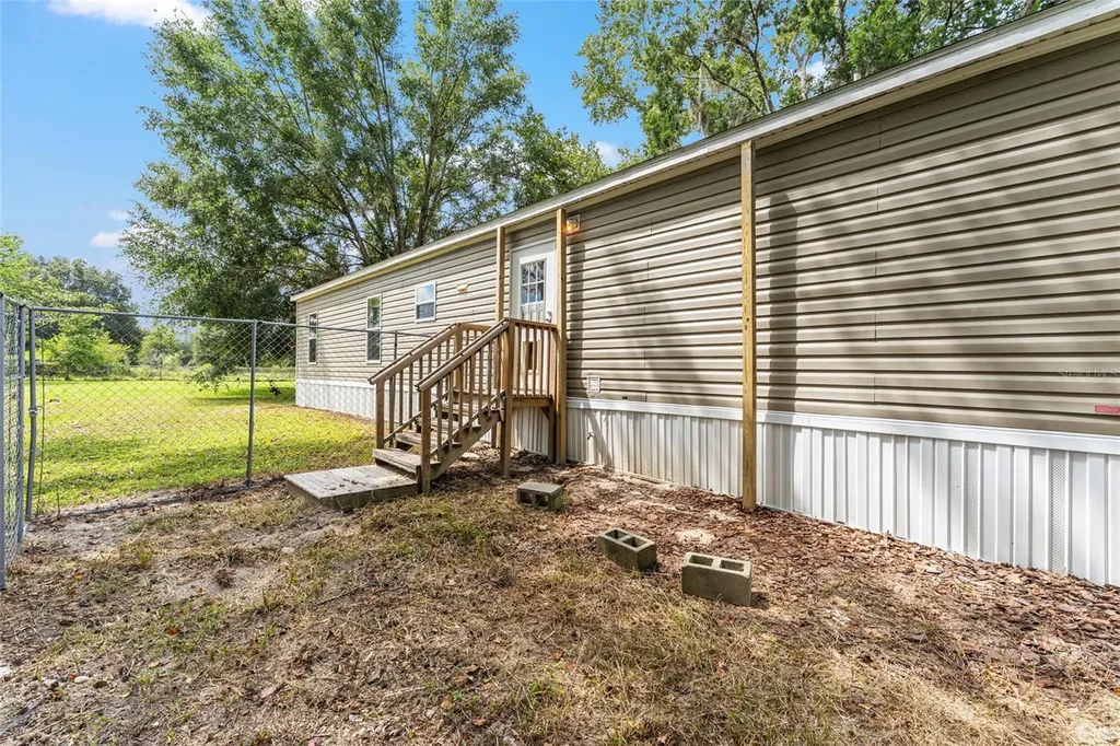 770 S County Road 21 Hawthorne FL 32640