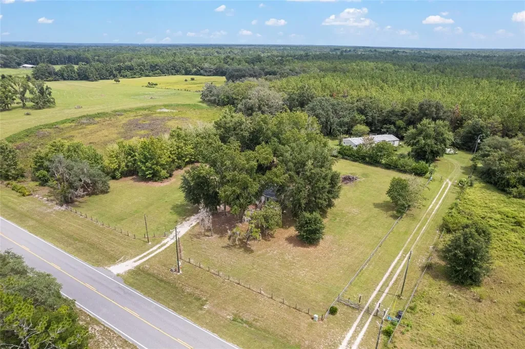 770 S County Road 21 Hawthorne FL 32640