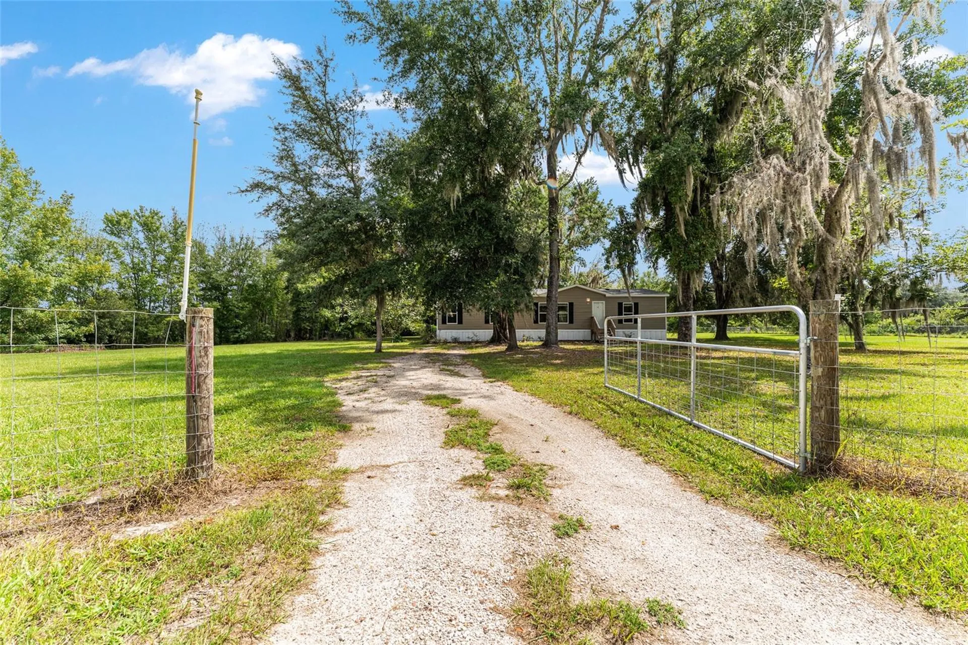 770 S County Road 21 Hawthorne FL 32640