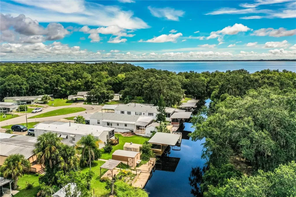 55 Rosalie Oaks Boulevard Lake Wales FL 33898