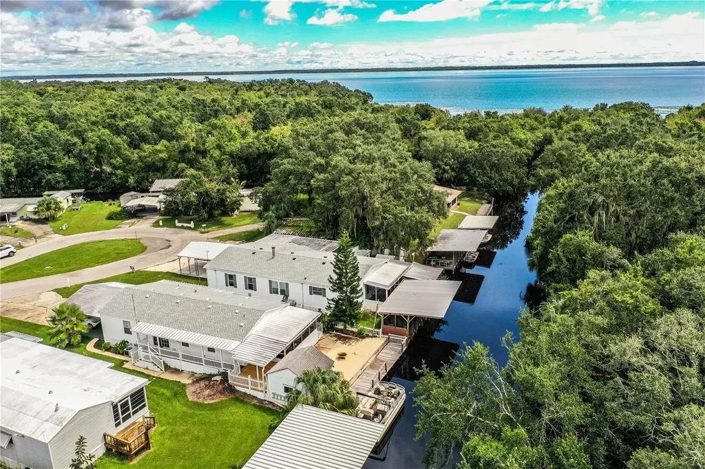 55 Rosalie Oaks Boulevard Lake Wales FL 33898