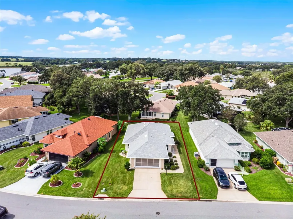 21737 King John Street Leesburg FL 34748
