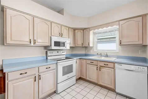 21737 King John Street Leesburg FL 34748