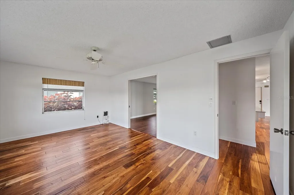 7077 W Country Club Drive N Sarasota FL 34243
