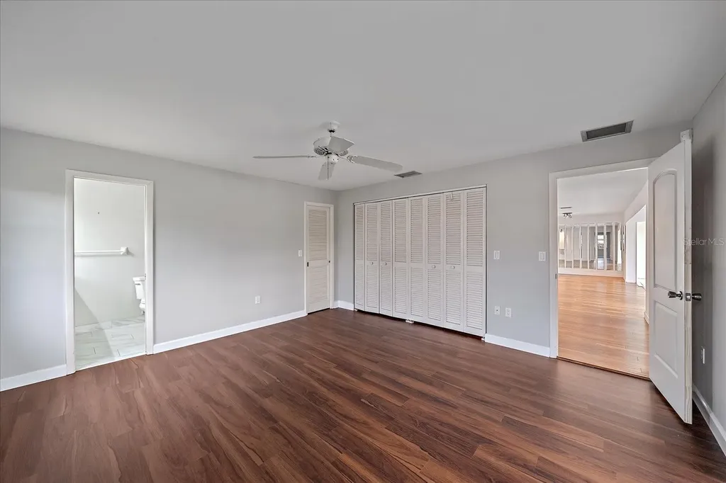 7077 W Country Club Drive N Sarasota FL 34243