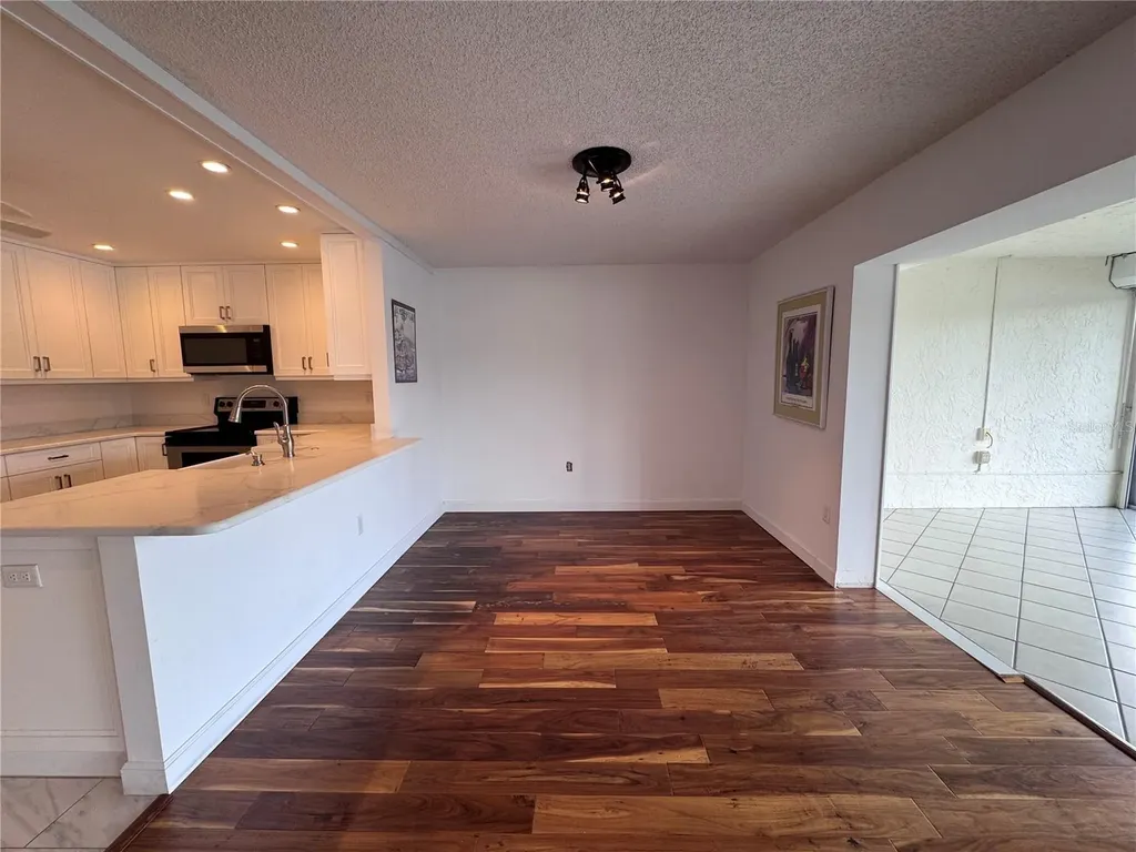 7077 W Country Club Drive N Sarasota FL 34243