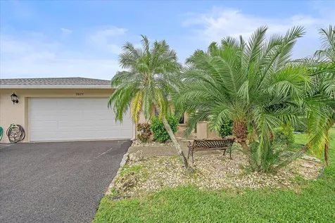 7077 W Country Club Drive N Sarasota FL 34243