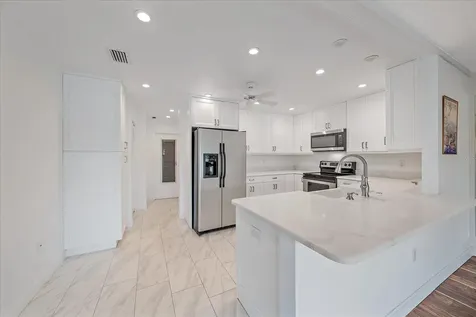 7077 W Country Club Drive N Sarasota FL 34243