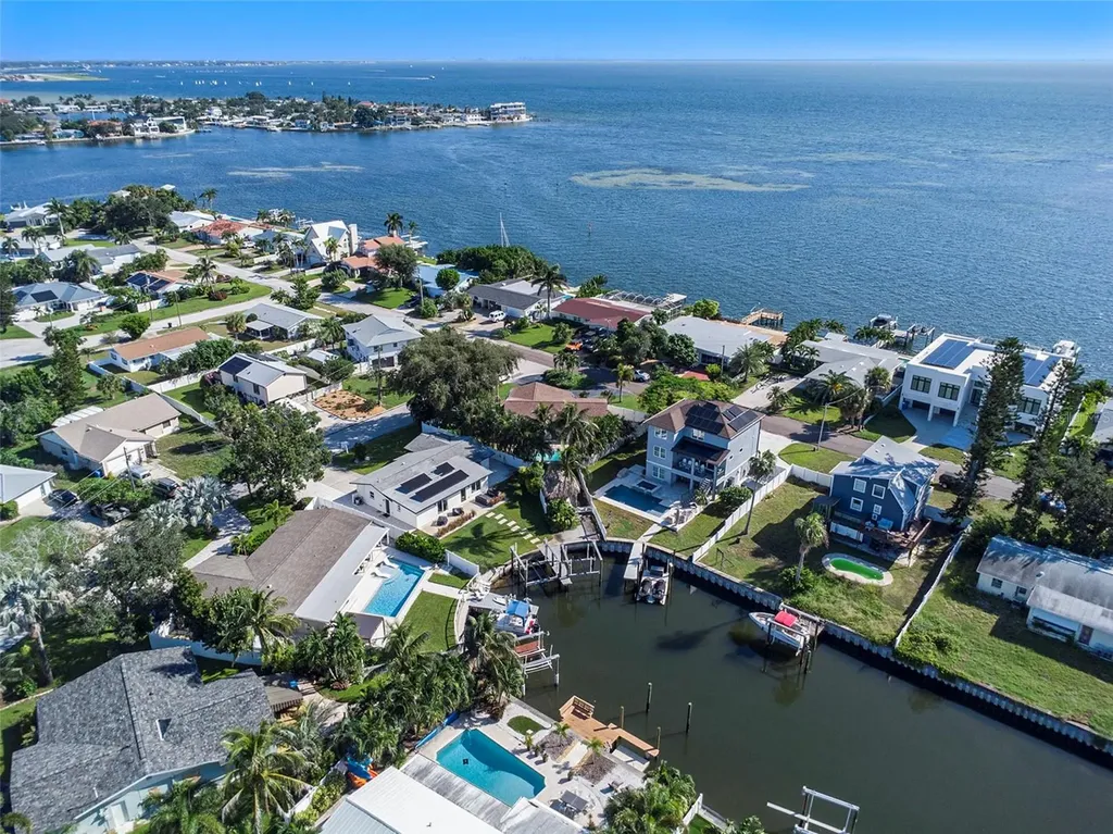 3401 Coquina Key Drive SE St Petersburg FL 33705