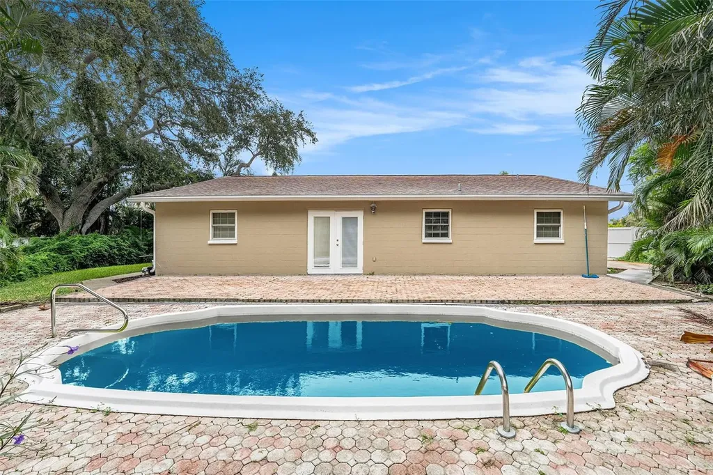 3401 Coquina Key Drive SE St Petersburg FL 33705