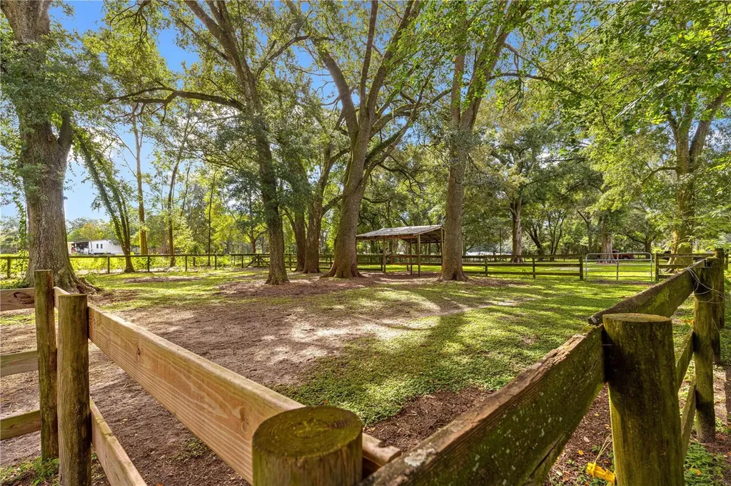 8221 SE 126th Place Belleview FL 34420