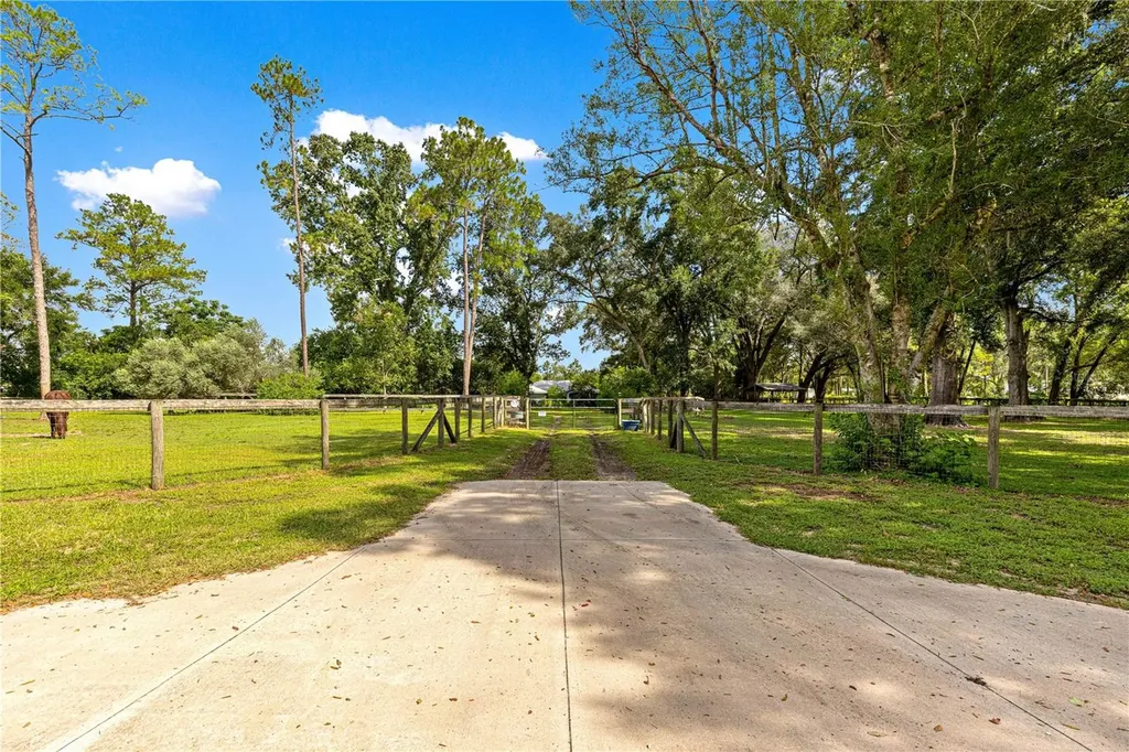 8221 SE 126th Place Belleview FL 34420