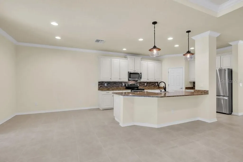 11209 Coventry Grove Circle Lithia FL 33547
