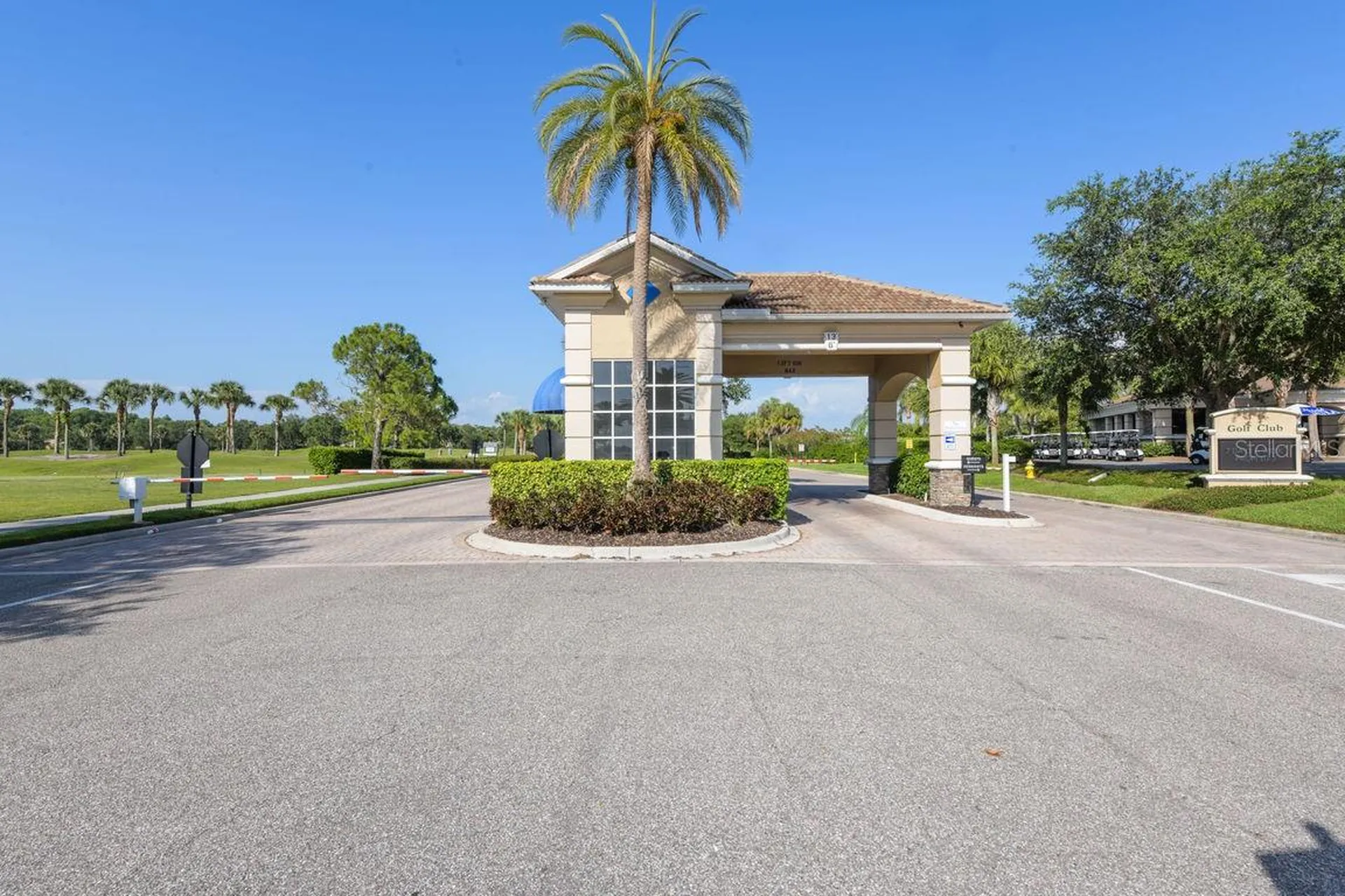 811 Fairwaycove Lane Bradenton FL 34212