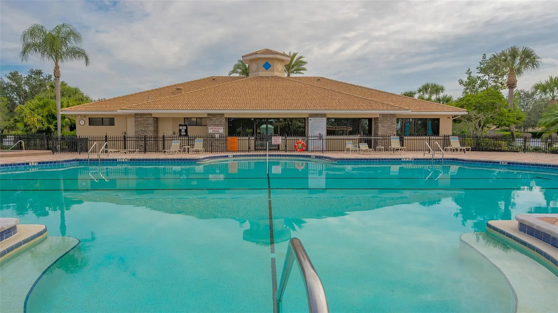 811 Fairwaycove Lane Bradenton FL 34212