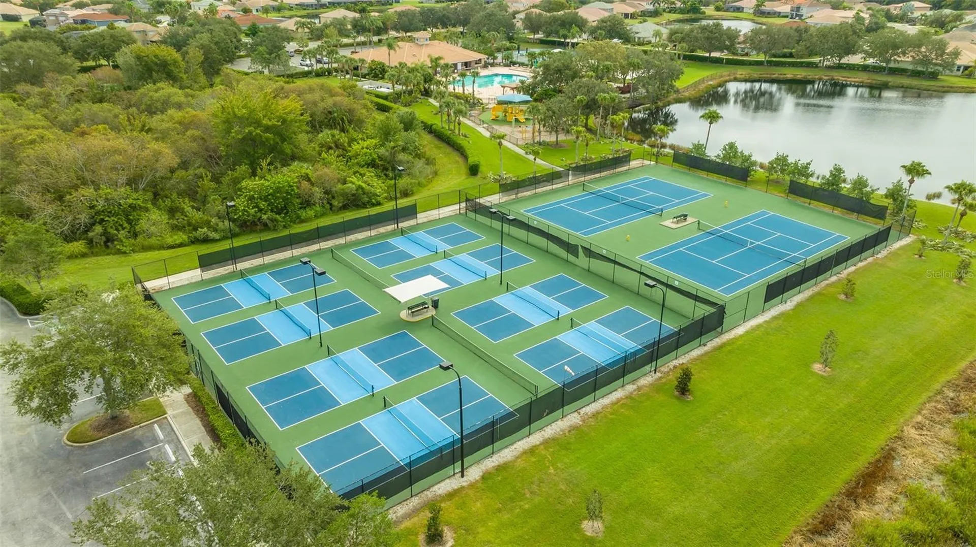 811 Fairwaycove Lane Bradenton FL 34212