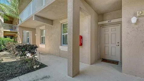 811 Fairwaycove Lane Bradenton FL 34212