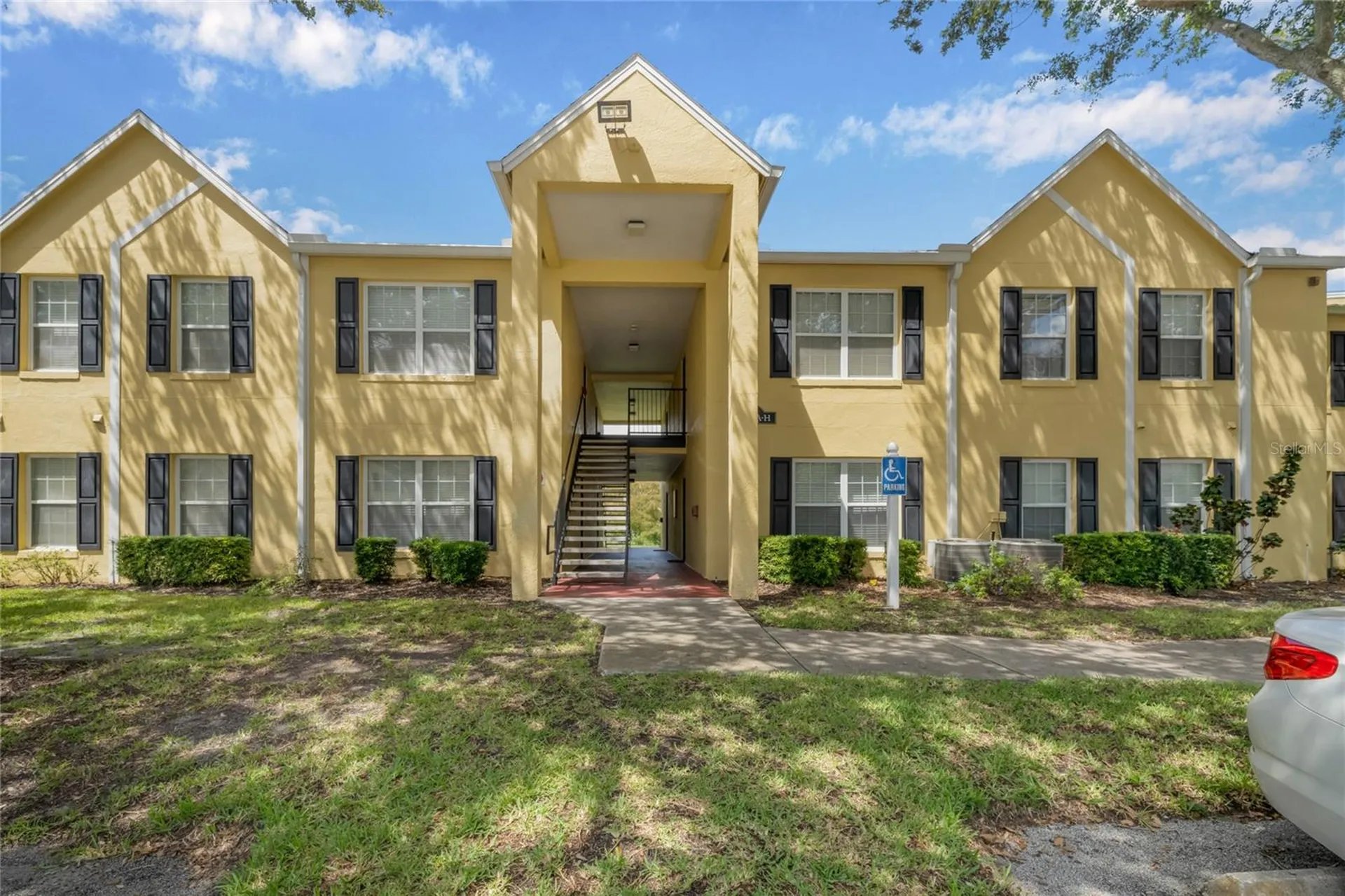 2041 Dixie Belle Drive Orlando FL 32812