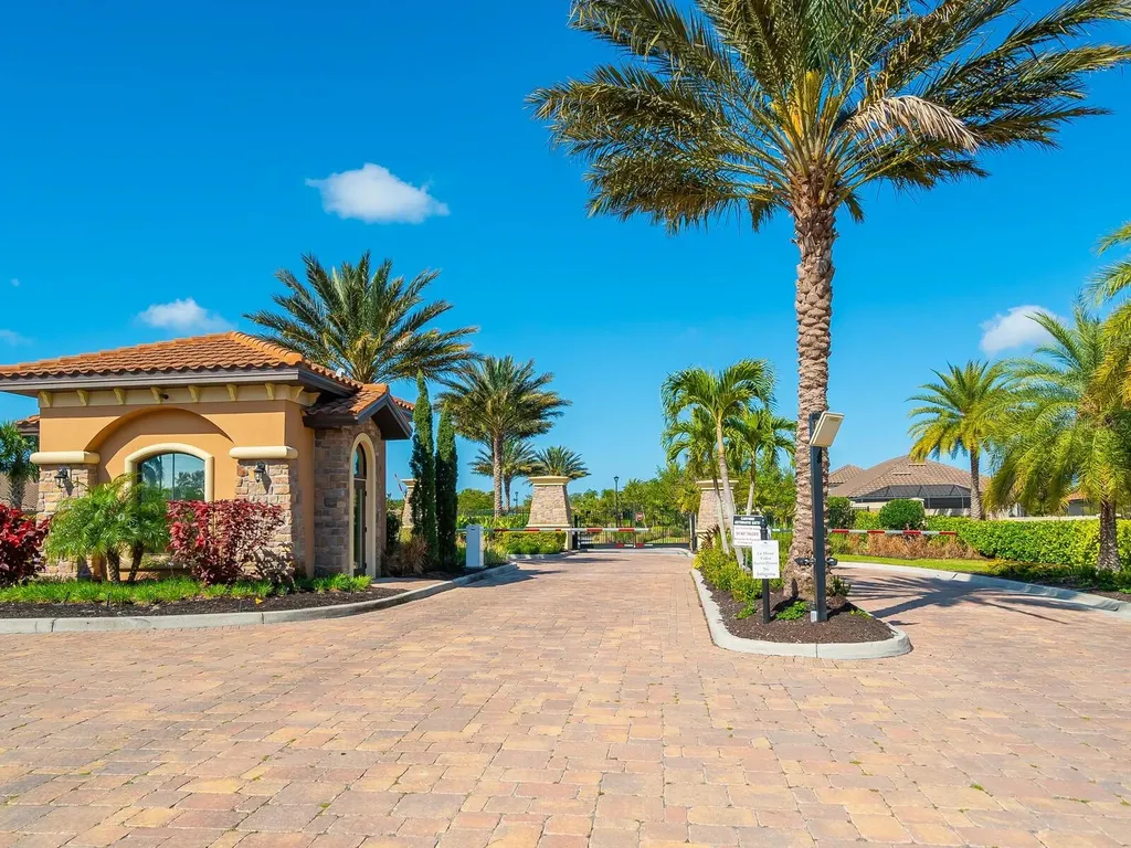 8700 Trattoria Terrace Sarasota FL 34238