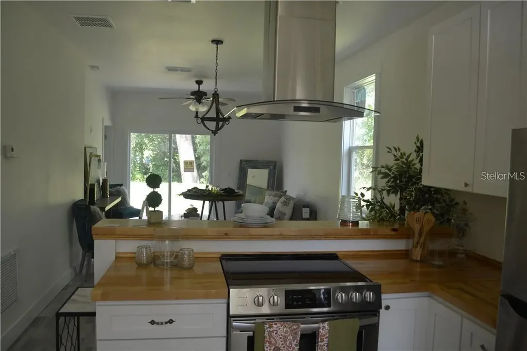 2221 Sipes Avenue Sanford FL 32771