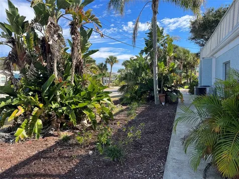 813 Hope Avenue New Smyrna Beach FL 32169