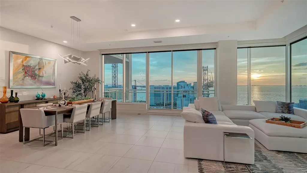 540 N Tamiami Trail Sarasota FL 34236