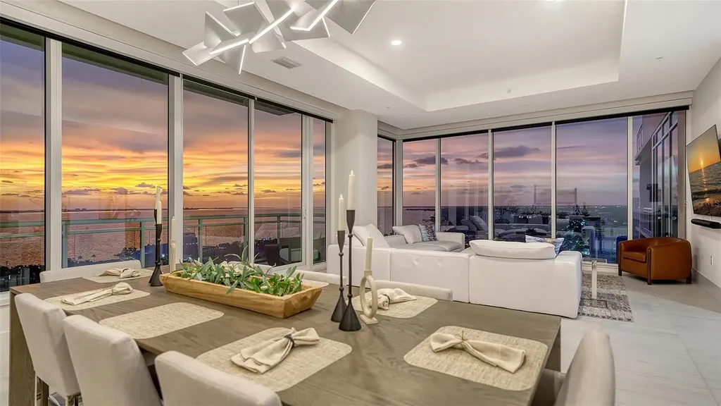 540 N Tamiami Trail Sarasota FL 34236