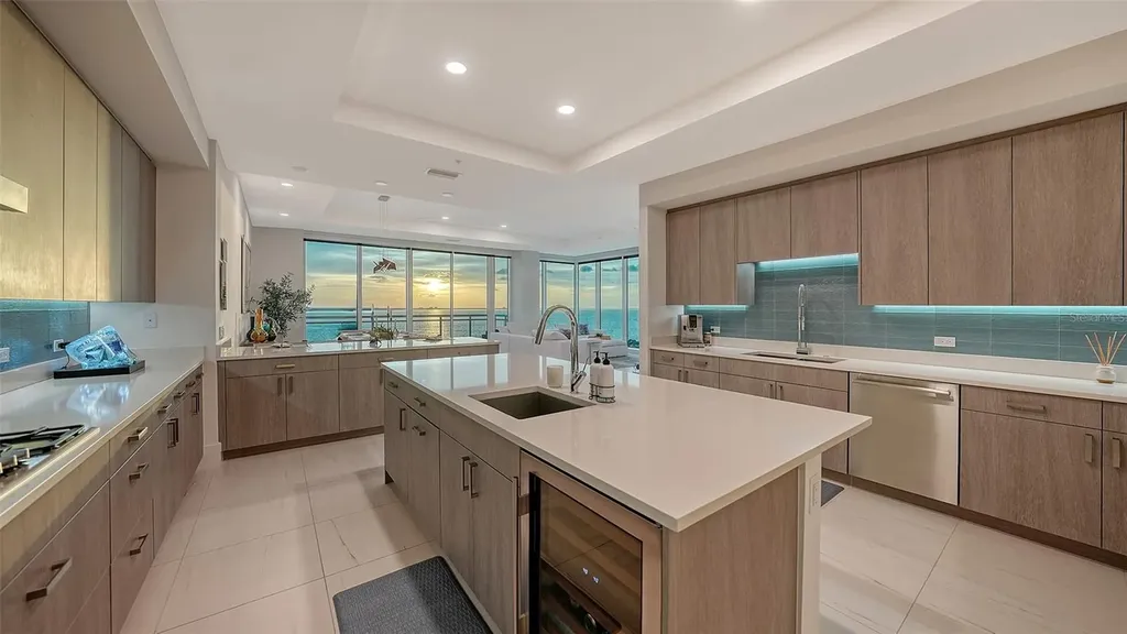 540 N Tamiami Trail Sarasota FL 34236