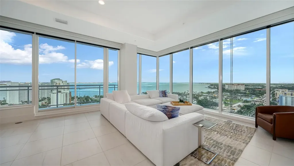 540 N Tamiami Trail Sarasota FL 34236