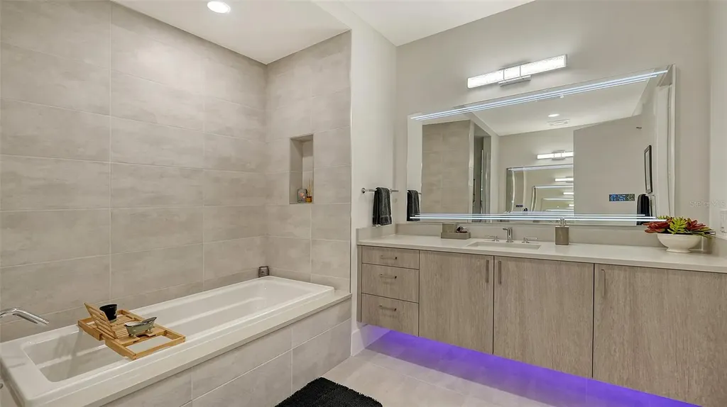 540 N Tamiami Trail Sarasota FL 34236