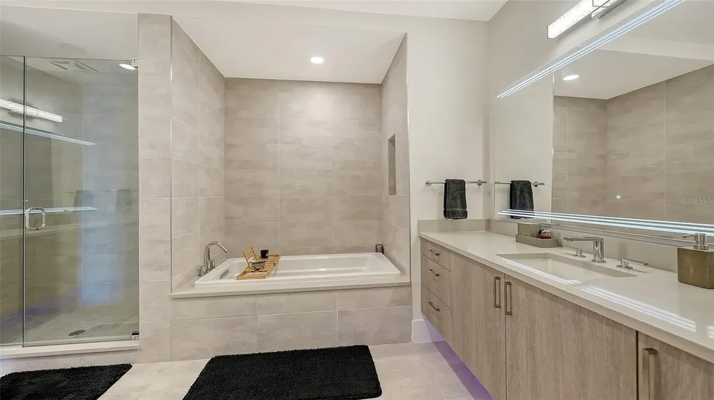 540 N Tamiami Trail Sarasota FL 34236