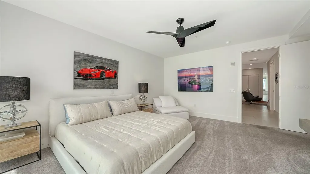 540 N Tamiami Trail Sarasota FL 34236