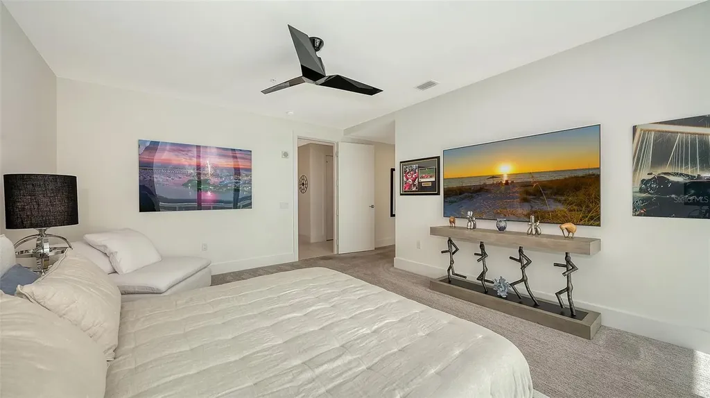 540 N Tamiami Trail Sarasota FL 34236