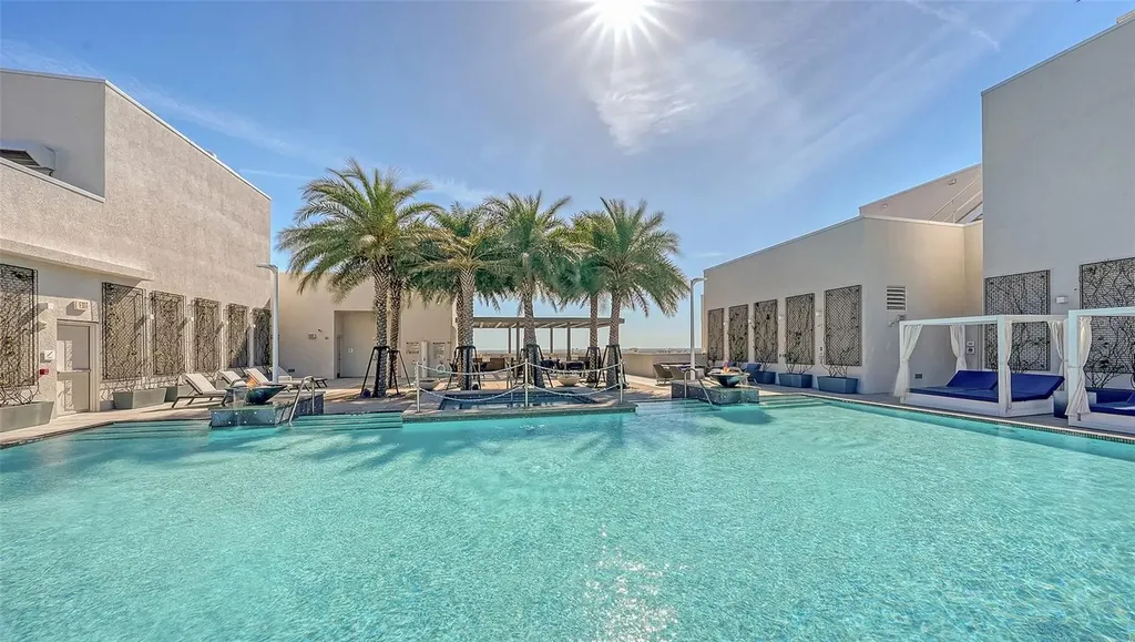 540 N Tamiami Trail Sarasota FL 34236