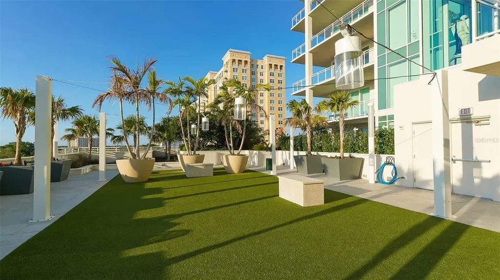 540 N Tamiami Trail Sarasota FL 34236