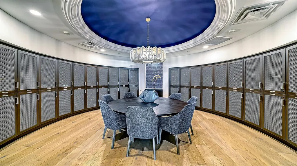 540 N Tamiami Trail Sarasota FL 34236