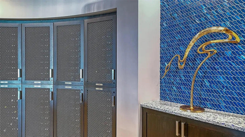 540 N Tamiami Trail Sarasota FL 34236