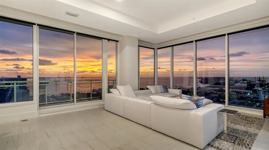 540 N Tamiami Trail Sarasota FL 34236