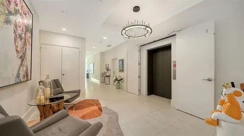 540 N Tamiami Trail Sarasota FL 34236