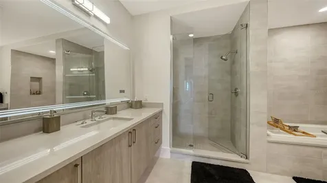 540 N Tamiami Trail Sarasota FL 34236