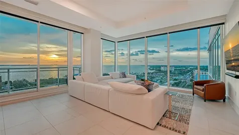 540 N Tamiami Trail Sarasota FL 34236